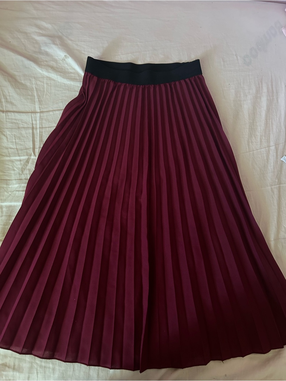 Women’s Pleated Midi Skirt - Burgundy